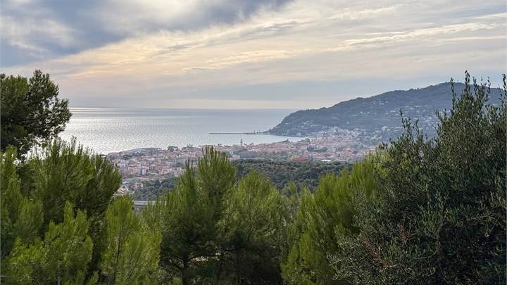 GRANDE VILLA SINGOLA CON STUPENDA VISTA SUL GOLFO